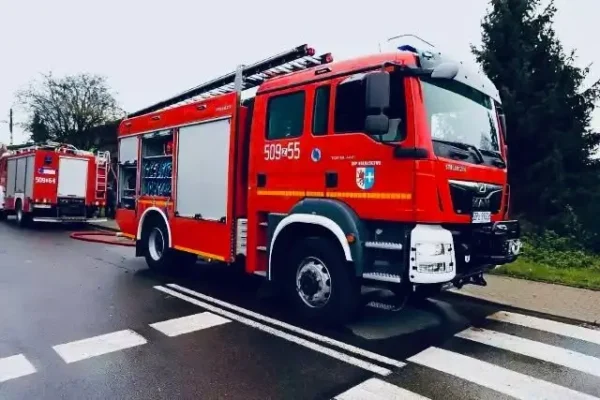 Pożar blaszaka w Pargowie – strażacy z OSP Kołbaskowo w akcji