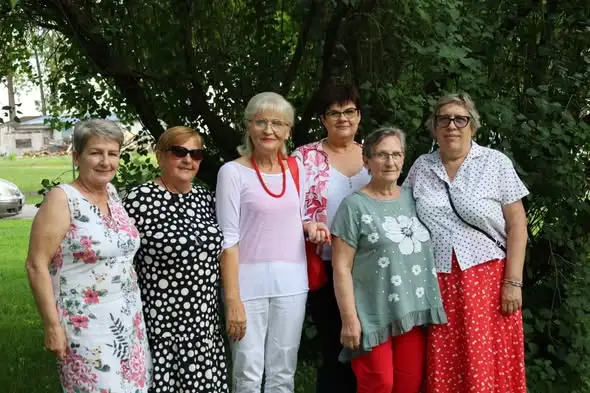 Słoneczne spotkanie seniorów w Pałacu w Ostoi w ramach programu Fundacji Biedronki