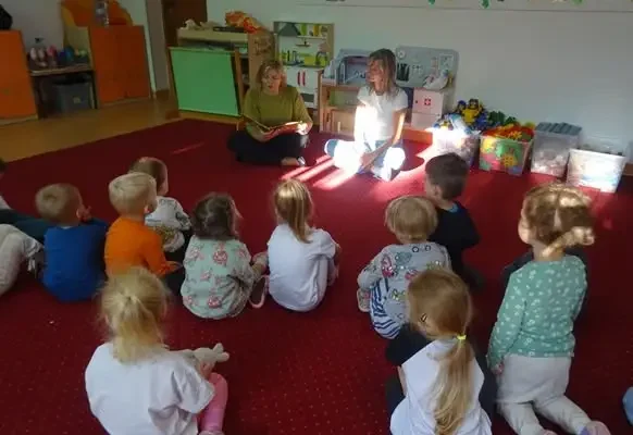 Dzień Przedszkolaka w Przecławiu: biblioteka czytała dzieciom